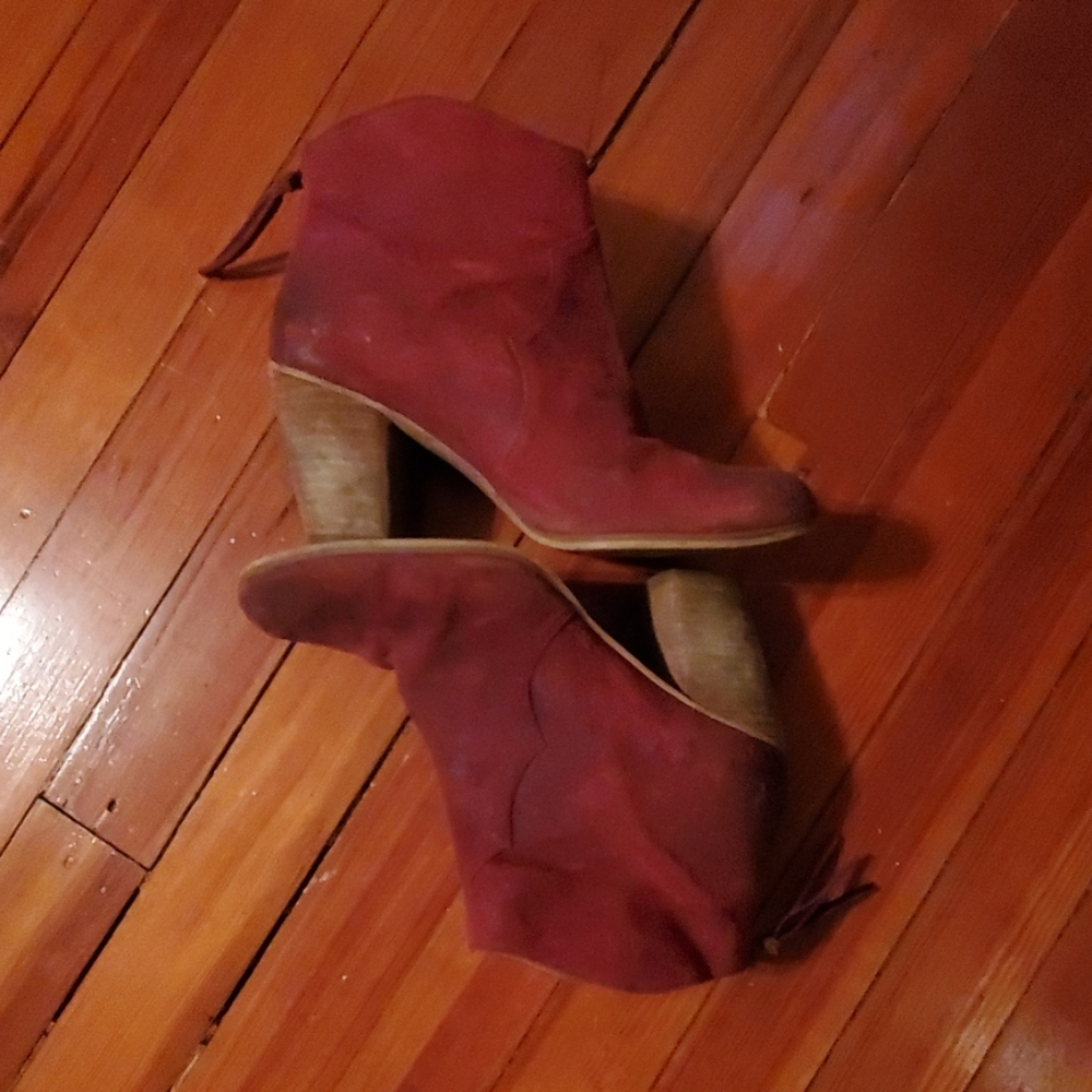 Burgundy ankle boots with tassel zip